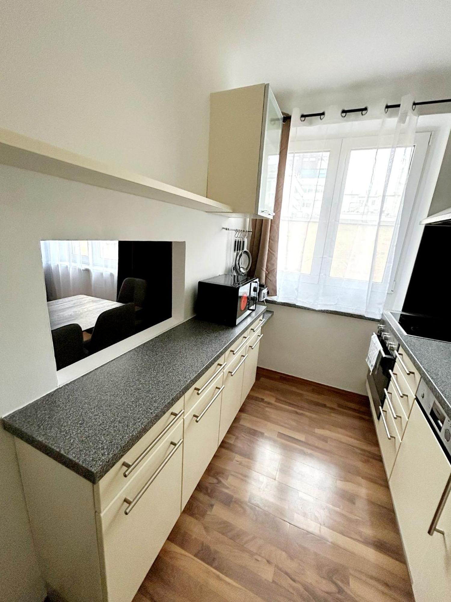 2 Near Schoenbrunn Palace Apartment *